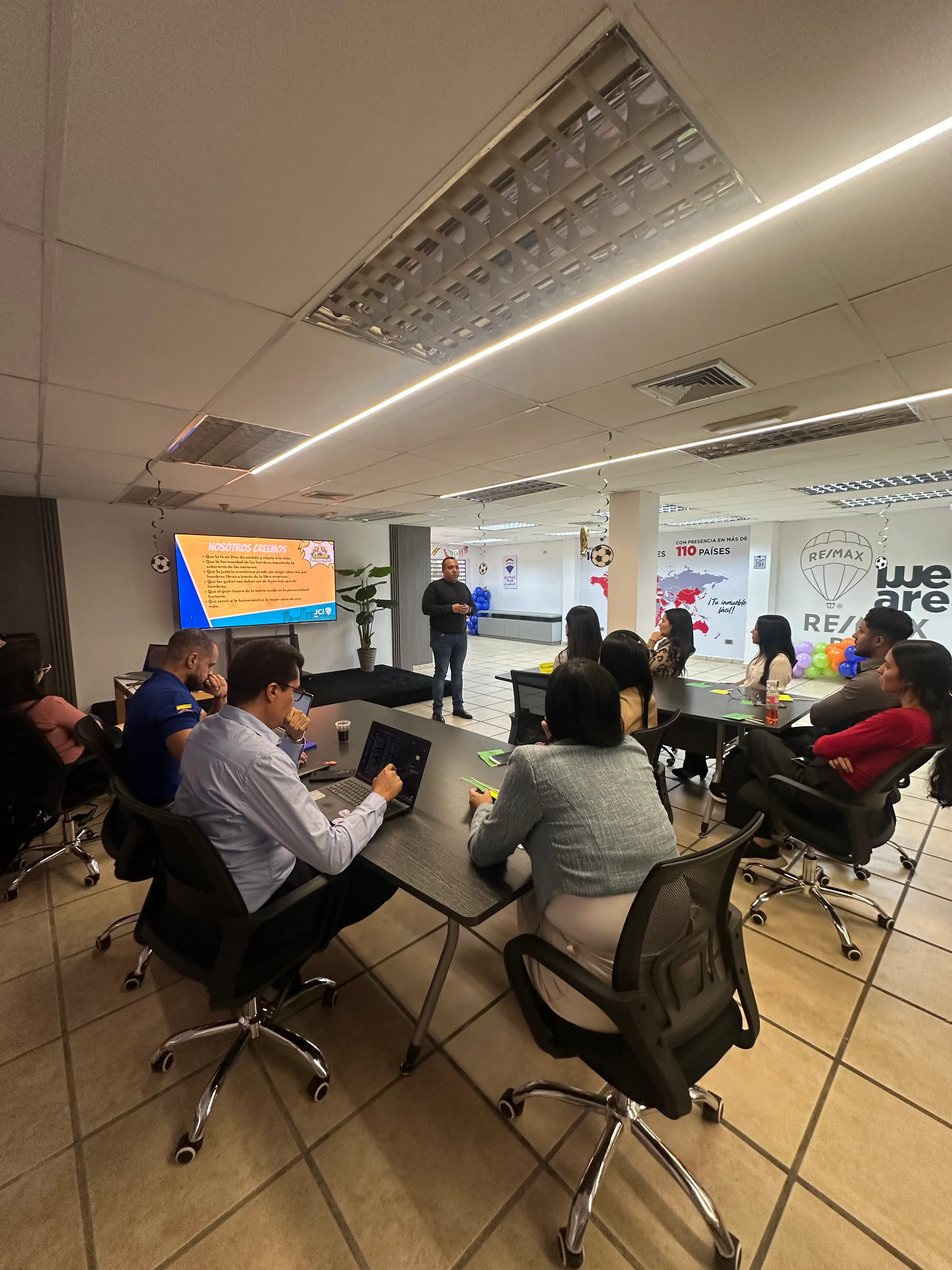 Reunión de networking empresarial